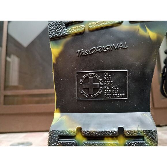 New Dr. Martens Shoes Womens Size 8 Black Lowtop AirWair Bouncing Marbled Sole - Picture 8 of 8